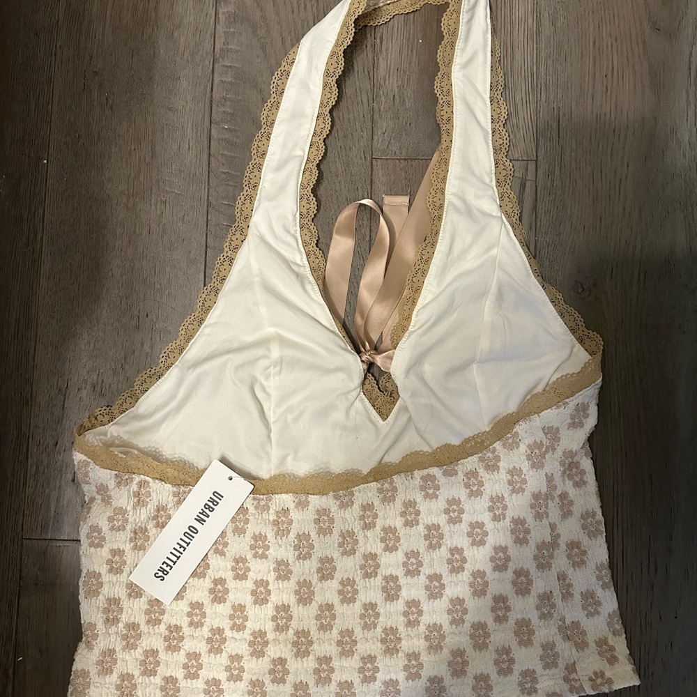 Kimchi Blue Farrah Plunge V-Neck Halter Top By Urban Outfitters - Picture 2 of 8
